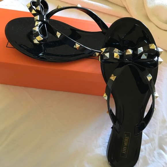 ann more flip flops